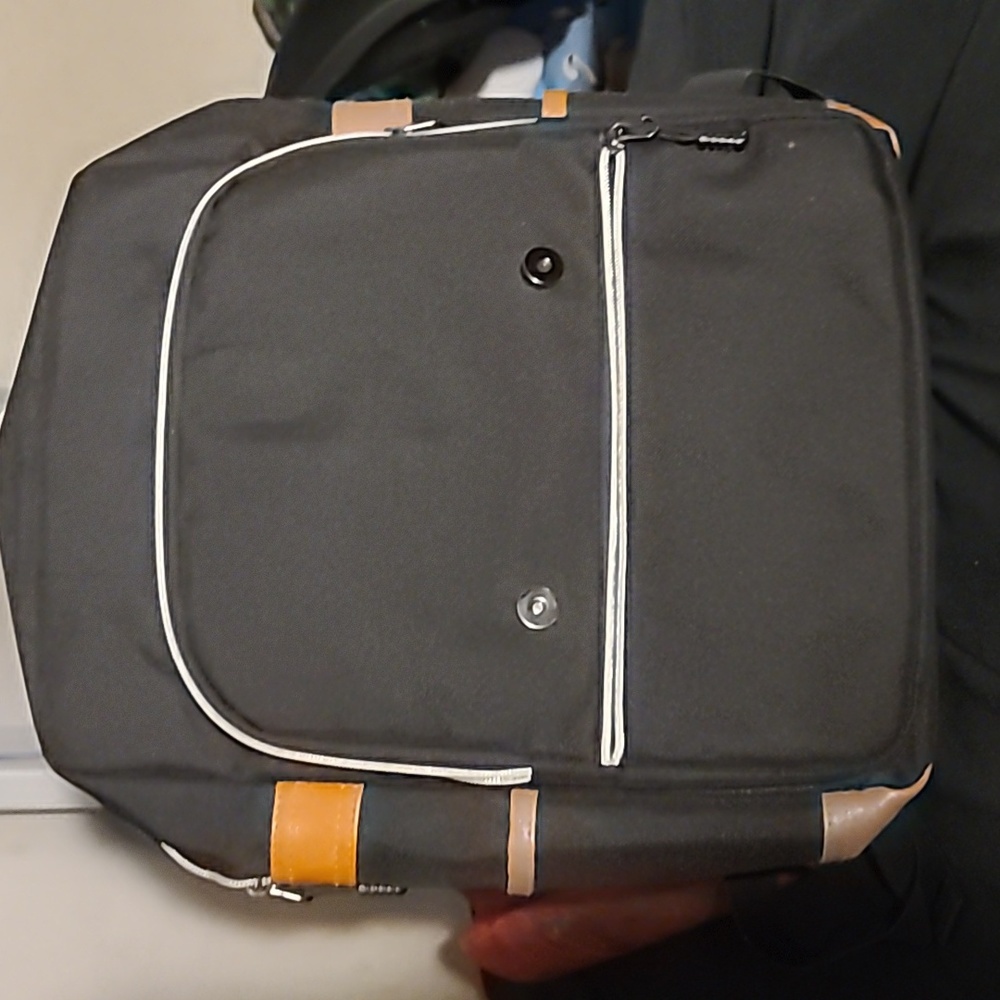 Backpack - Picture 7 of 8